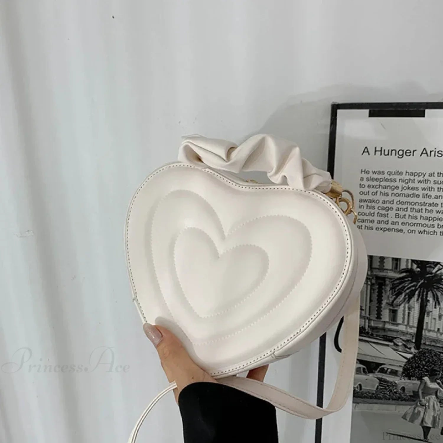Luxury Quilted PU Leather Heart Crossbody White / 22x19x8cm crossbody-250126
