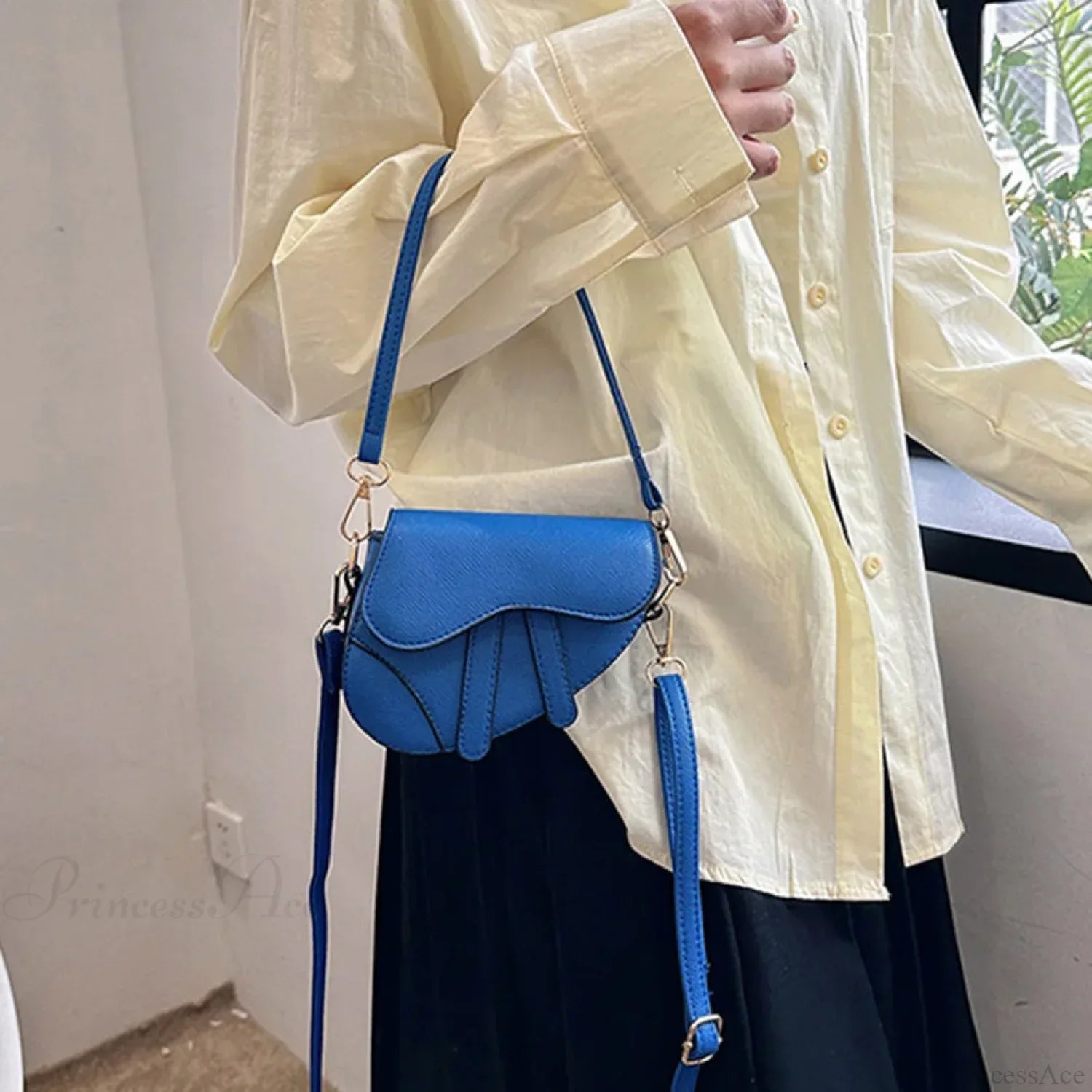 Saddle Messenger Leather Crossbody Shoulder Handbag handbag-250126