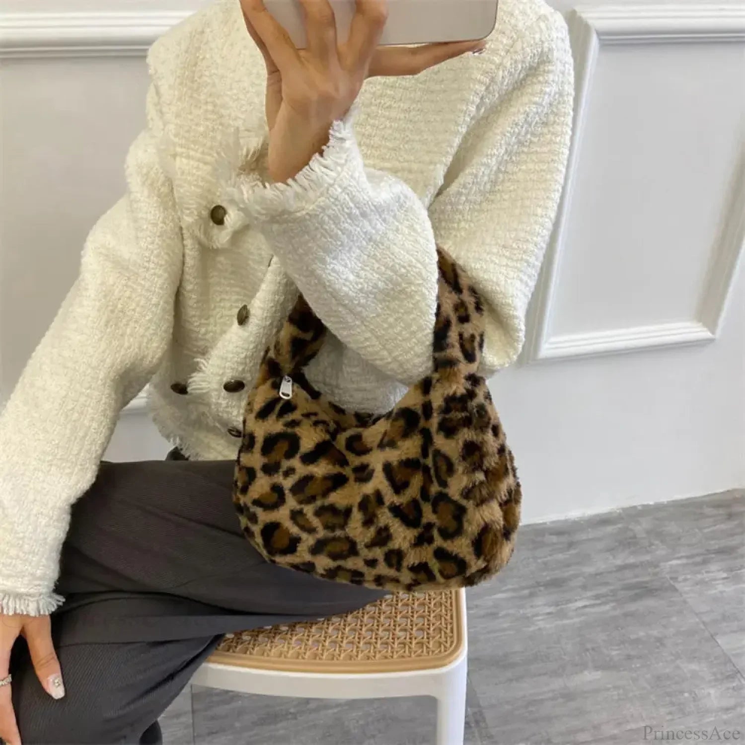 Soft Plush Leopard Pattern Shoulder Tote Handbag handbag-250126