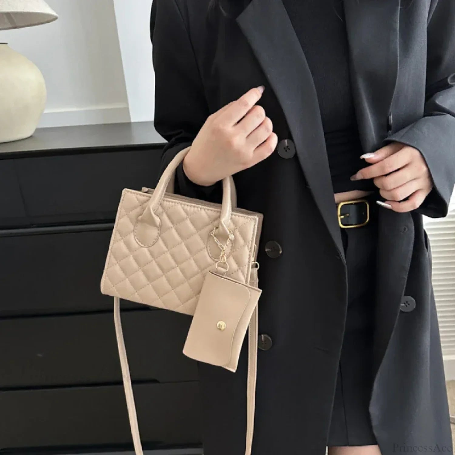 Solid Diamond Grid PU Leather Crossbody crossbody-250126